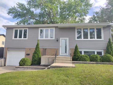 8907 W 91st Pl, Hickory Hills, IL 60457