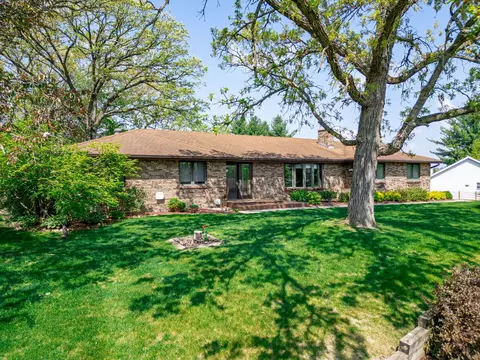 10254 Kings Ct, Roscoe, IL 61073