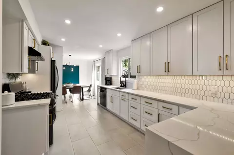 Kitchen - 1218 S Appletree Ln, Bartlett, IL 60103 photo 4 of 5