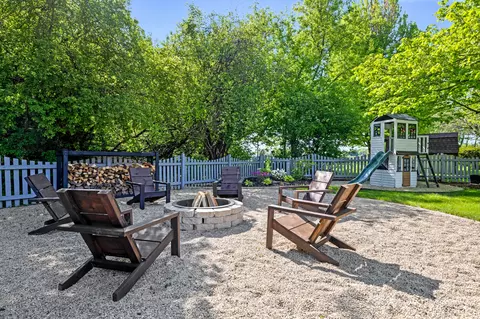 Exterior - 1218 S Appletree Ln, Bartlett, IL 60103 photo 9 of 13