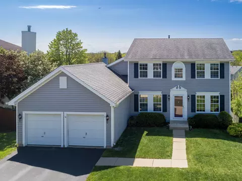 7 Buckskin Ln, Streamwood, IL 60107