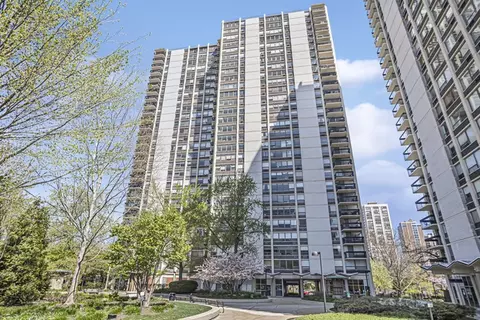 1360 N Sandburg Ter #604C, Chicago, IL 60610