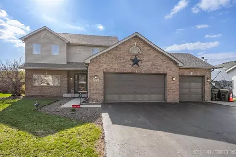 227 Wolverine Dr, Oswego, IL 60543