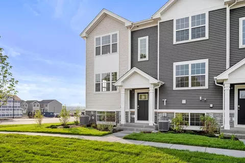 2641 Santa Fe Dr, Pingree Grove, IL 60140