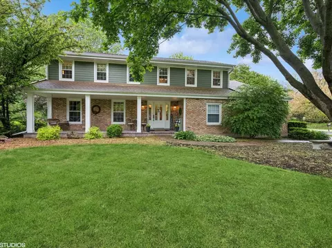 25 Lagoon Dr, Hawthorn Woods, IL 60047