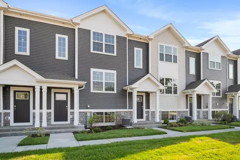 2635 Santa Fe Dr, Pingree Grove, IL 60140