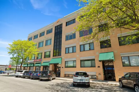 4751 N Artesian Ave #401, Chicago, IL 60625