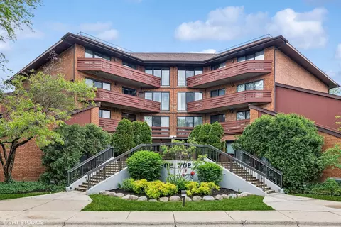702 Waukegan Rd #A207, Glenview, IL 60025