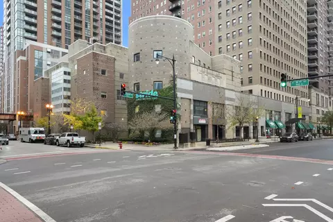 40 E 9th St #302, Chicago, IL 60605