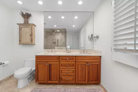 Bath - 745 Constance Ln, Deerfield, IL 60015 photo 2 of 5