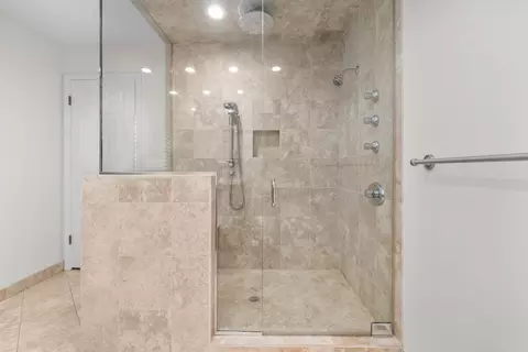 Bath - 745 Constance Ln, Deerfield, IL 60015 photo 3 of 5