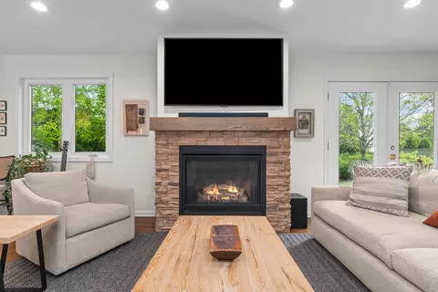 Living - 745 Constance Ln, Deerfield, IL 60015 photo 2 of 4
