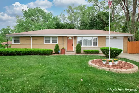 1751 N Rose Ave, Palatine, IL 60074