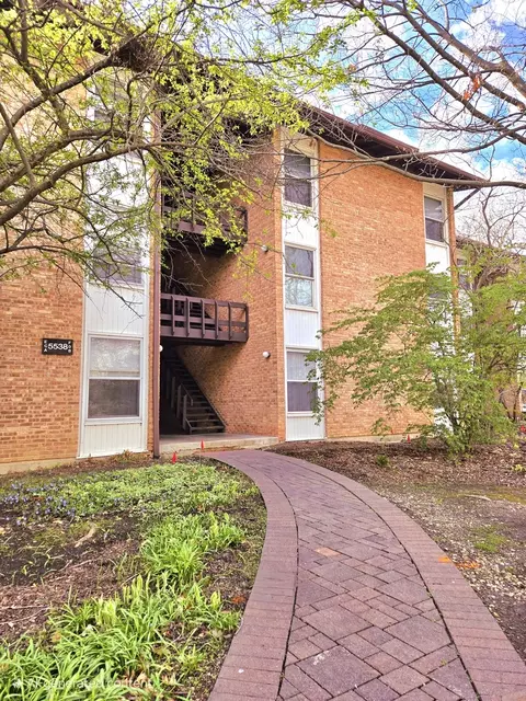 5538 E Lake Dr #A, Lisle, IL 60532