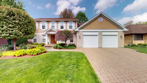 2030 N Oak Wood Dr, Arlington Heights, IL 60004