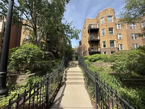 4722 N Beacon St #1E, Chicago, IL 60640