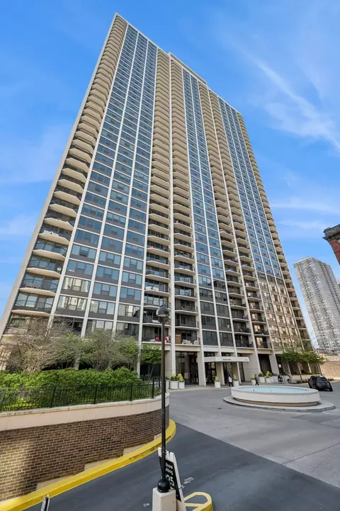 1560 N Sandburg Ter #1208, Chicago, IL 60610