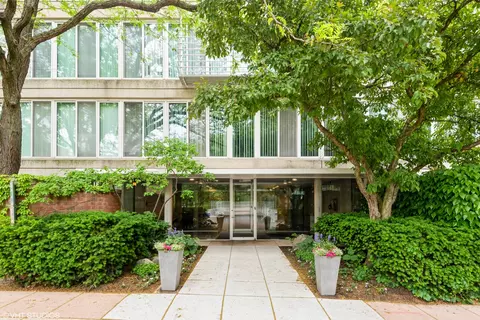 2525 Wellington Ct #307, Evanston, IL 60201