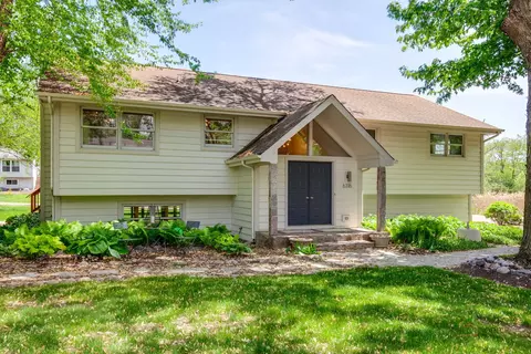 6316 Lake Shore Dr, Cary, IL 60013