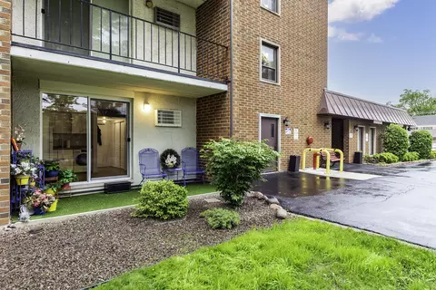 255 S West Ave #101, Elmhurst, IL 60126