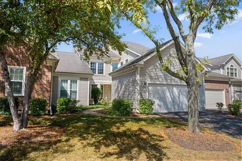 243 Spring Creek Cir, Schaumburg, IL 60173