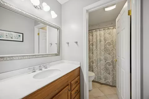 Bath - 2618 Smith St, Rolling Meadows, IL 60008 photo 2 of 3