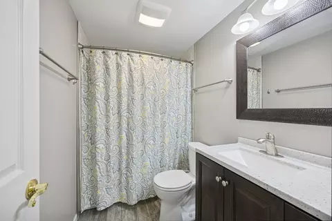 Bath - 2618 Smith St, Rolling Meadows, IL 60008 photo 3 of 3