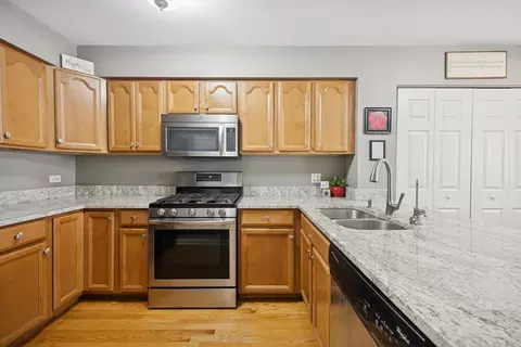 Kitchen - 2618 Smith St, Rolling Meadows, IL 60008 photo 3 of 4