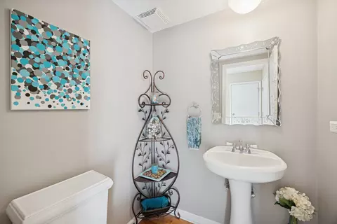 Bath - 2618 Smith St, Rolling Meadows, IL 60008 photo 1 of 3