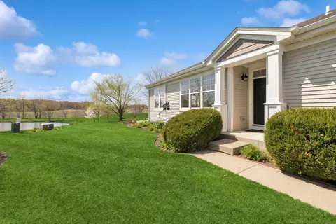 2961 Strauss Ct, Woodstock, IL 60098