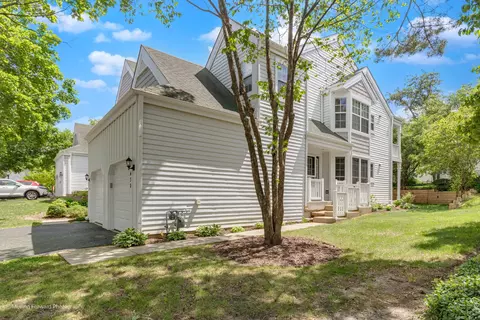 430 Edgewater Ln, Wauconda, IL 60084