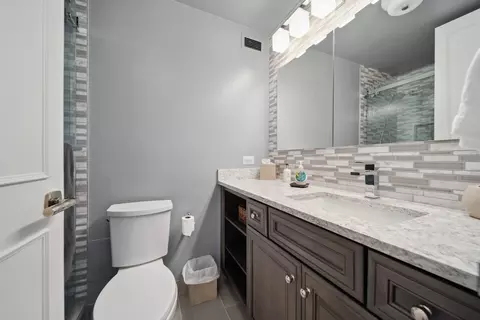 Bath - 360 E Randolph St #905, Chicago, IL 60601 photo 1 of 1