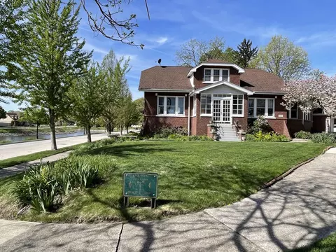 9600 W Shore Dr, Oak Lawn, IL 60453