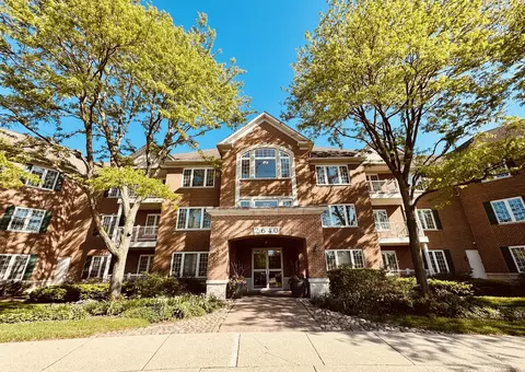 2640 Summit Dr #103, Glenview, IL 60025
