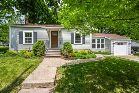 74 Mosedale St, Saint Charles, IL 60174