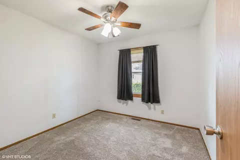 Bedroom - 4802 Home Ave, Mchenry, IL 60050 photo 1 of 2