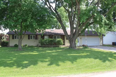 12892 Lawrence Rd, Sterling, IL 61081