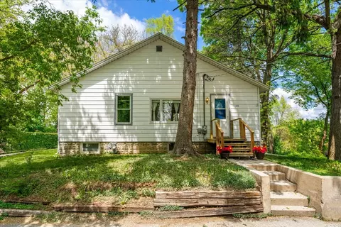 126 Glenview Ave, Fox Lake, IL 60020