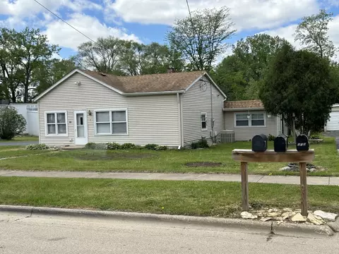 206 Walnut St, Cherry Valley, IL 61016 photo 3
