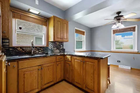 Kitchen - 17708 Walter St, Lansing, IL 60438 photo 4 of 4