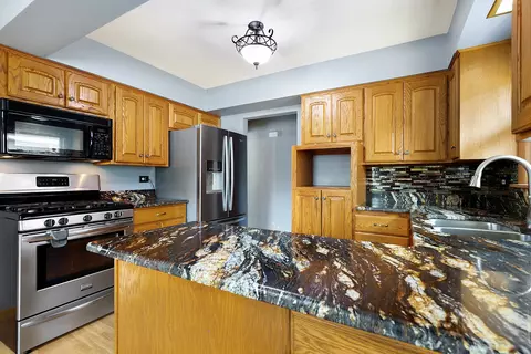 Kitchen - 17708 Walter St, Lansing, IL 60438 photo 3 of 4