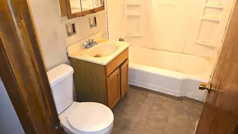 Bath - 14830 Honore Ave, Harvey, IL 60426 photo 1 of 2
