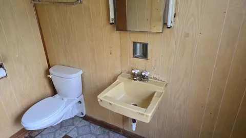 Bath - 14830 Honore Ave, Harvey, IL 60426 photo 2 of 2