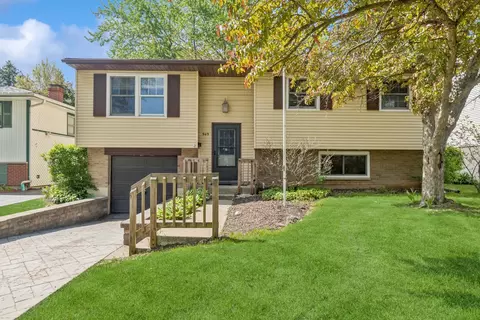 949 N Idlewild Ave, Mundelein, IL 60060
