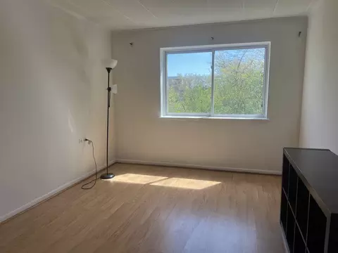 Living - 100 Deborah Ln #B35, Wheeling, IL 60090 photo 4 of 5