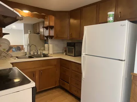 Kitchen - 100 Deborah Ln #B35, Wheeling, IL 60090 photo 1 of 2