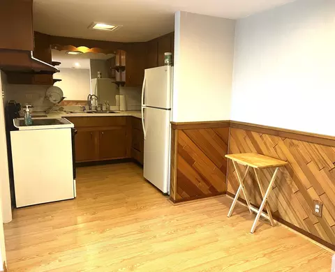 Kitchen - 100 Deborah Ln #B35, Wheeling, IL 60090 photo 2 of 2