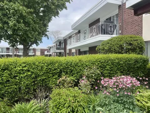 100 Deborah Ln #B35, Wheeling, IL 60090