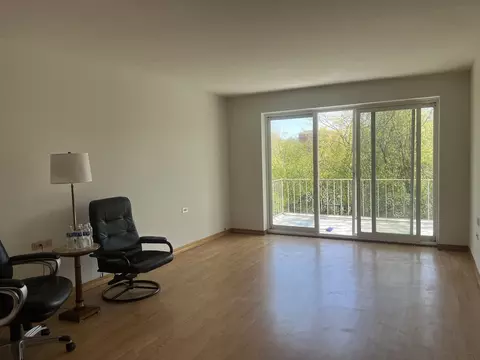 Living - 100 Deborah Ln #B35, Wheeling, IL 60090 photo 2 of 5