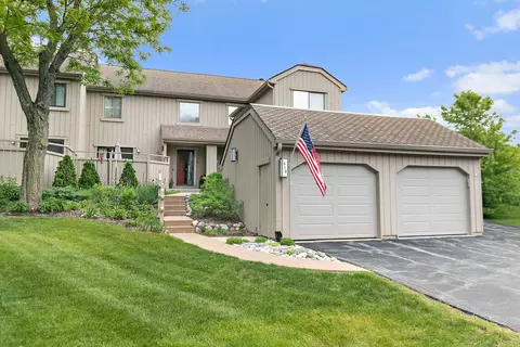 519 Old Barn Rd, Lake Barrington, IL 60010